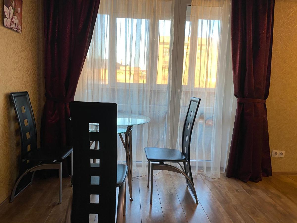 New Apartments With Panoramic Views On Avenue Nauky Kharkiv Bagian luar foto